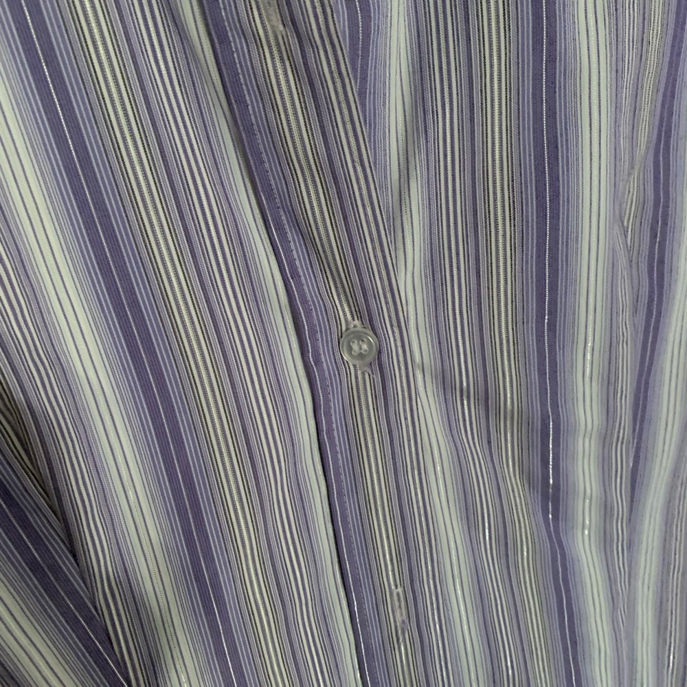 Size medium button down - Picture 3 of 3